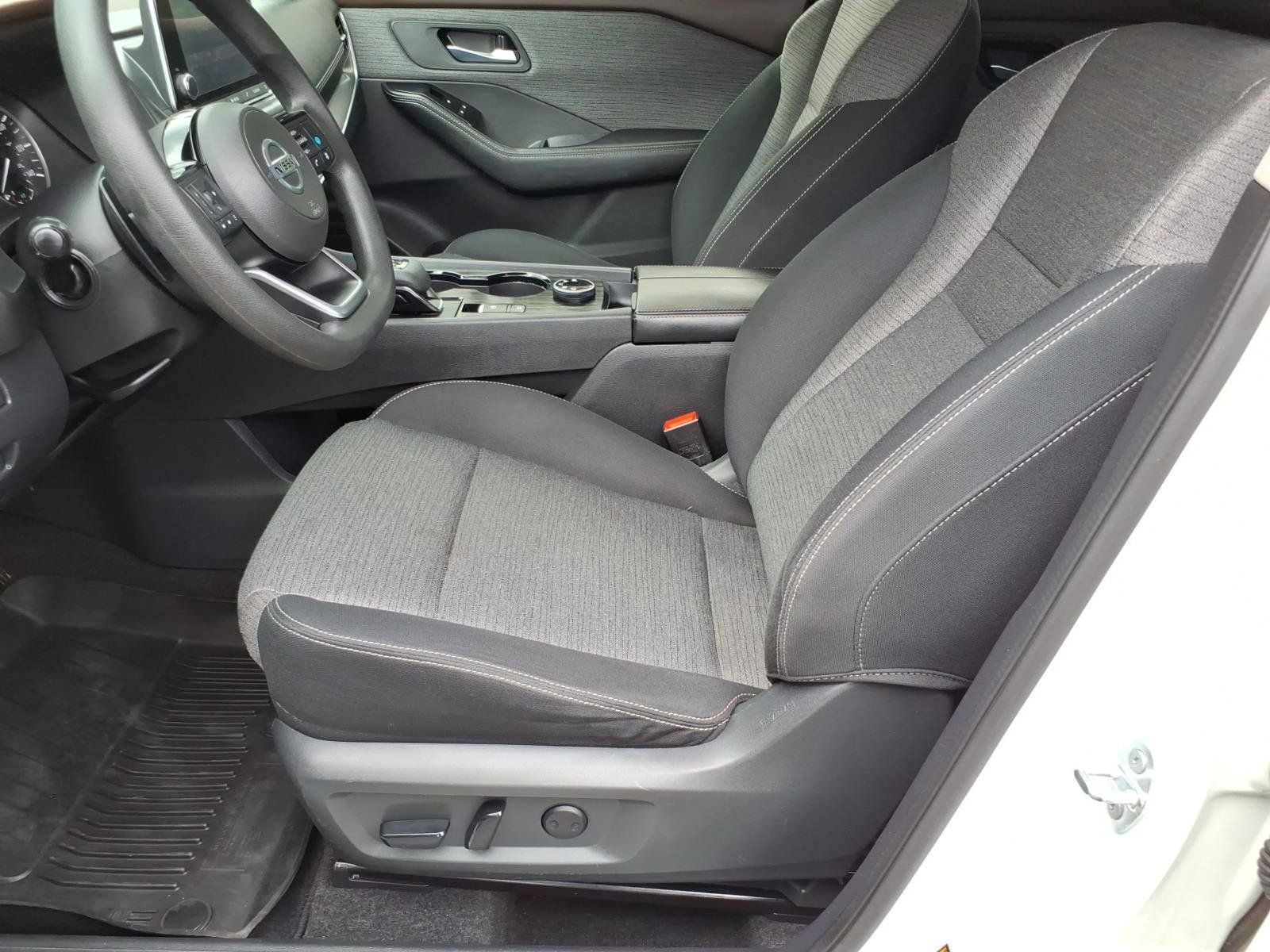 Used 2021 Nissan Rogue SV AWD/4WD image 14