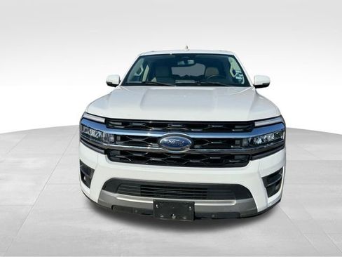 Used 2024 Ford Expedition Limited image 3