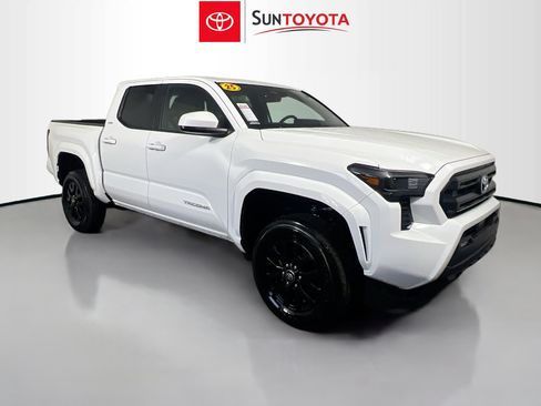 Used 2025 Toyota Tacoma SR5 image 1