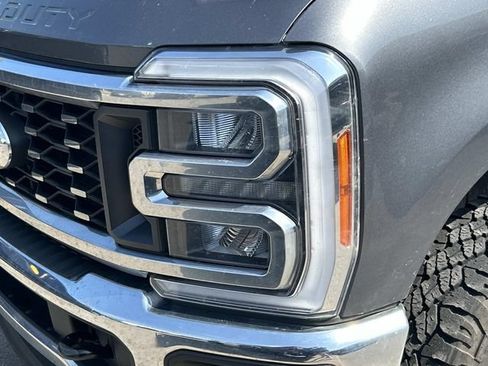 Used 2023 Ford F350 Lariat AWD/4WD image 9
