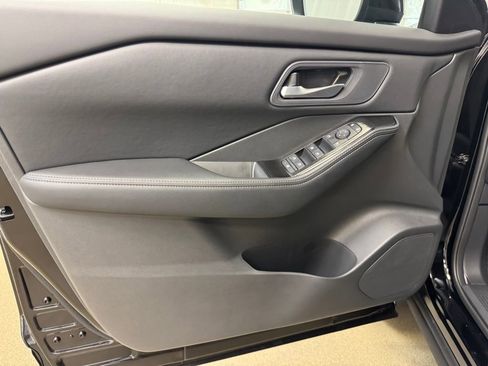 Certified 2026 Nissan Rogue SV AWD/4WD image 8