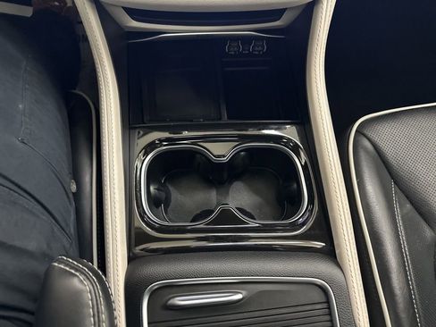 Used 2022 Chrysler Pacifica Limited image 42