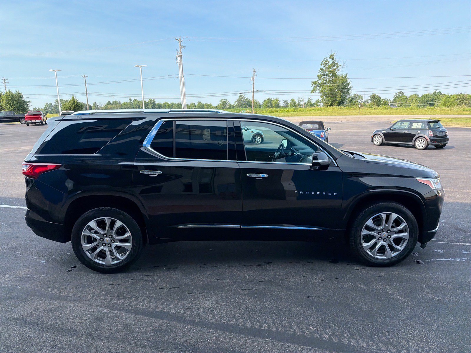 Used 2021 Chevrolet Traverse Premier w/ LPO, Floor Liner Package FWD image 6