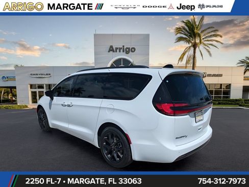 New 2026 Chrysler Pacifica Select FWD image 7