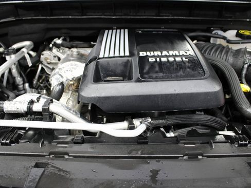 Used 2024 GMC Yukon XL SLT w/ SLT Luxury Package image 31