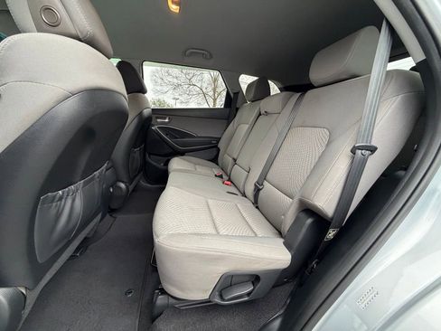 Used 2017 Hyundai Santa Fe SE image 19