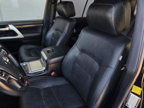 Used 2020 Toyota Land Cruiser Heritage Edition image 12