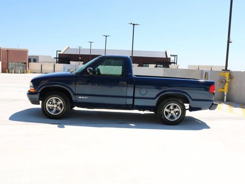 Used 2003 Chevrolet S10 Pickup LS RWD image 9