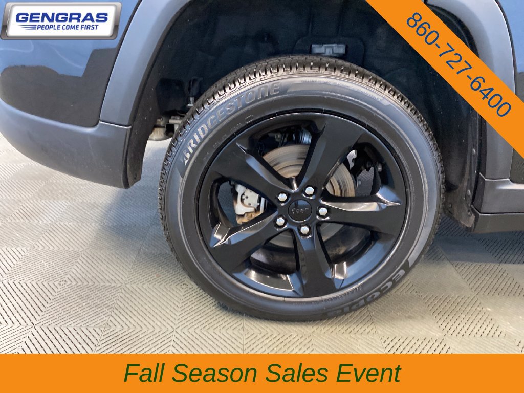 Used 2023 Jeep Grand Cherokee Altitude AWD/4WD image 37
