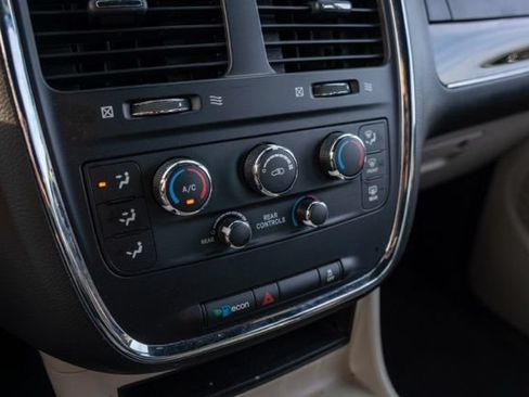 Used 2019 Dodge Grand Caravan SXT FWD image 20