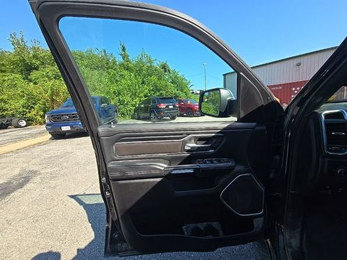 Used 2023 RAM 1500 Laramie AWD/4WD image 18