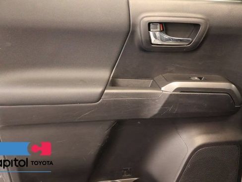 Certified 2020 Toyota Tacoma TRD Off-Road AWD/4WD image 30