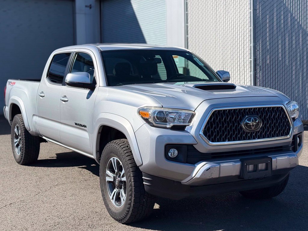 Used 2018 Toyota Tacoma TRD Sport AWD/4WD image 7