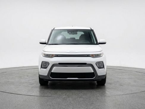 Used 2025 Kia Soul LX w/ LX Technology Package FWD image 2