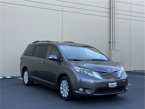 Used 2015 Toyota Sienna Limited Premium image 2