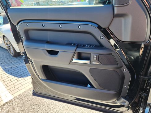 Certified 2026 Land Rover Defender 110 X-Dynamic SE AWD/4WD image 25