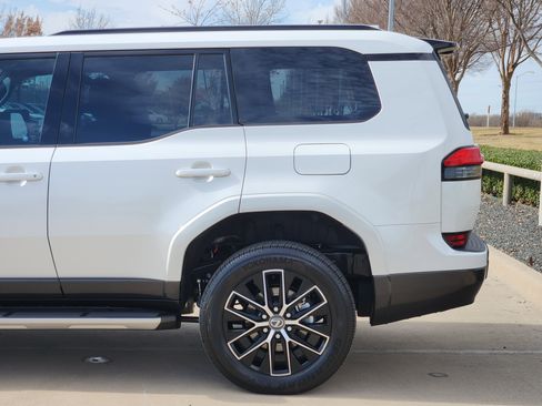 Certified 2025 Lexus GX 550 image 10