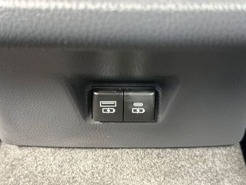 Used 2025 Toyota Camry LE w/ Convenience Package image 31