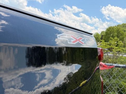 Used 2022 Chevrolet Silverado 1500 LT AWD/4WD image 10