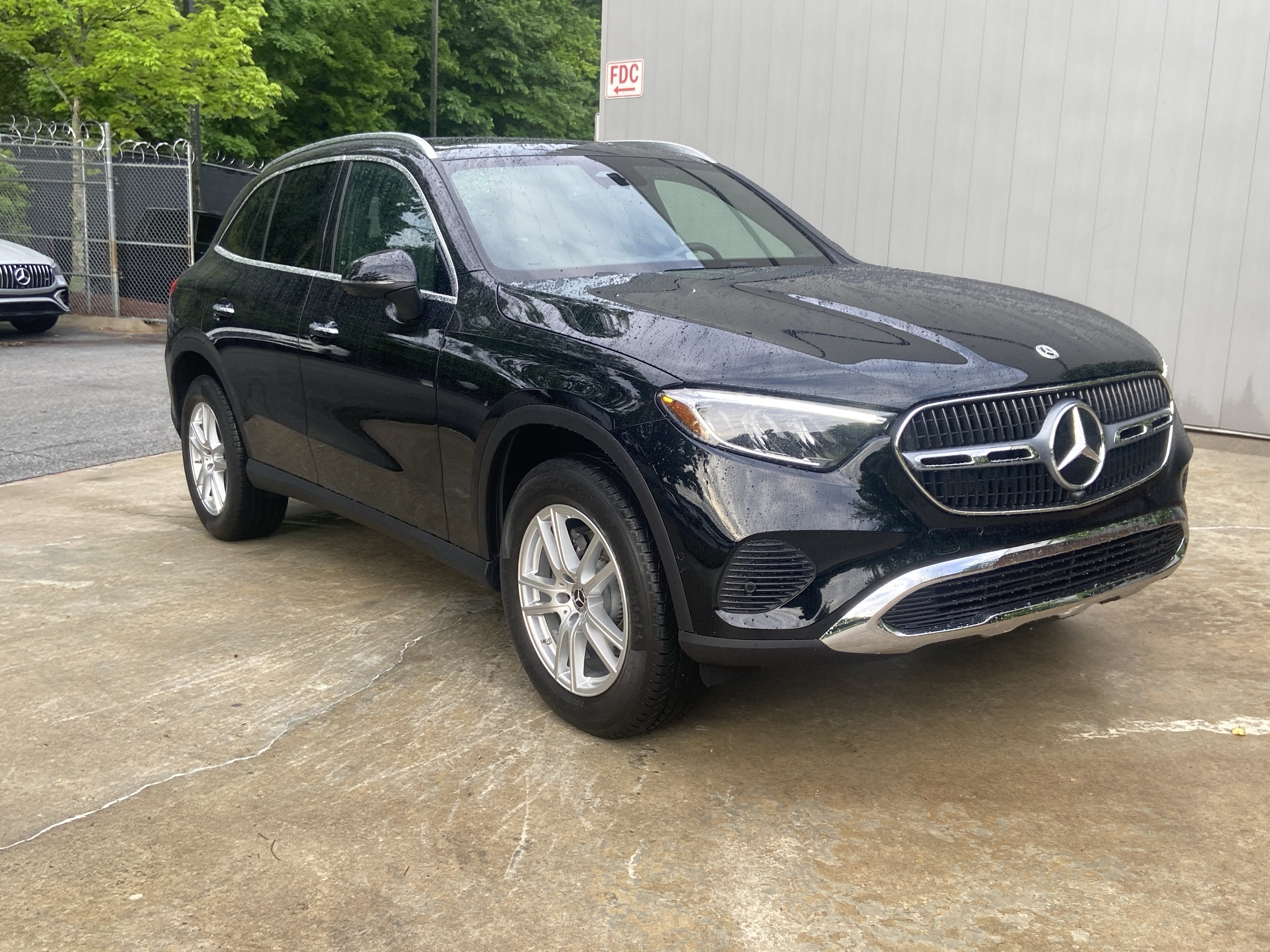 Used 2025 Mercedes-Benz GLC 300 image 4