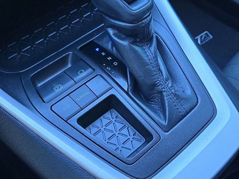 Used 2022 Toyota RAV4 XLE image 27