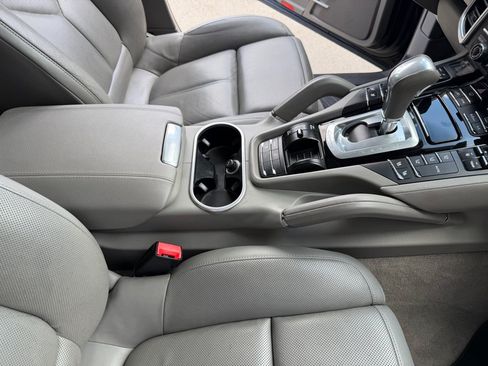 Used 2014 Porsche Cayenne w/ Comfort Plus Package AWD/4WD image 25