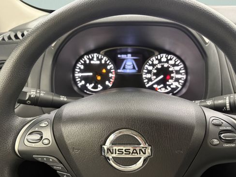 Used 2020 Nissan Pathfinder S image 30