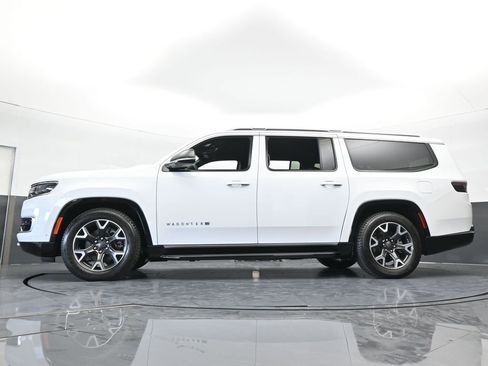 Used 2023 Jeep Wagoneer L Series III w/ Preferred Equipment Group image 26