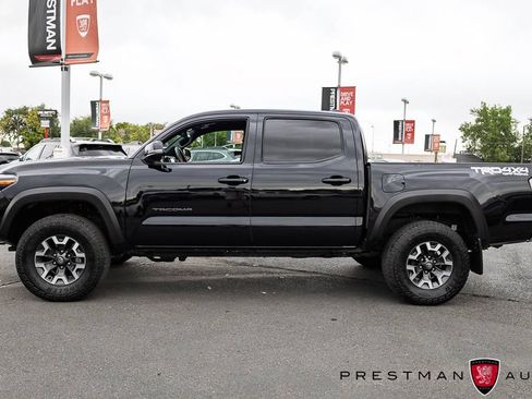 Used 2022 Toyota Tacoma TRD Off-Road w/ Black Out Package (TMS) AWD/4WD image 14