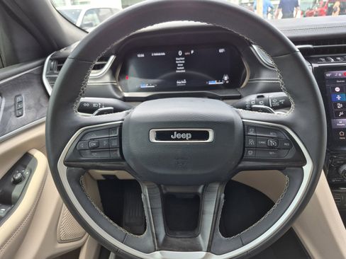 Used 2023 Jeep Grand Cherokee L Limited image 9
