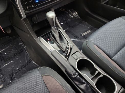 Used 2019 Toyota Corolla LE w/ Carpet Mat Package (TMS) FWD image 11