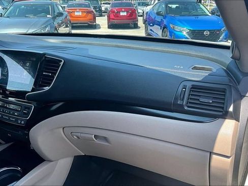 Used 2019 Honda Pilot Touring image 21