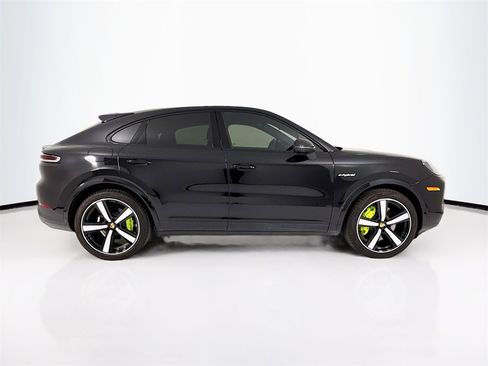 Used 2024 Porsche Cayenne Coupe image 8