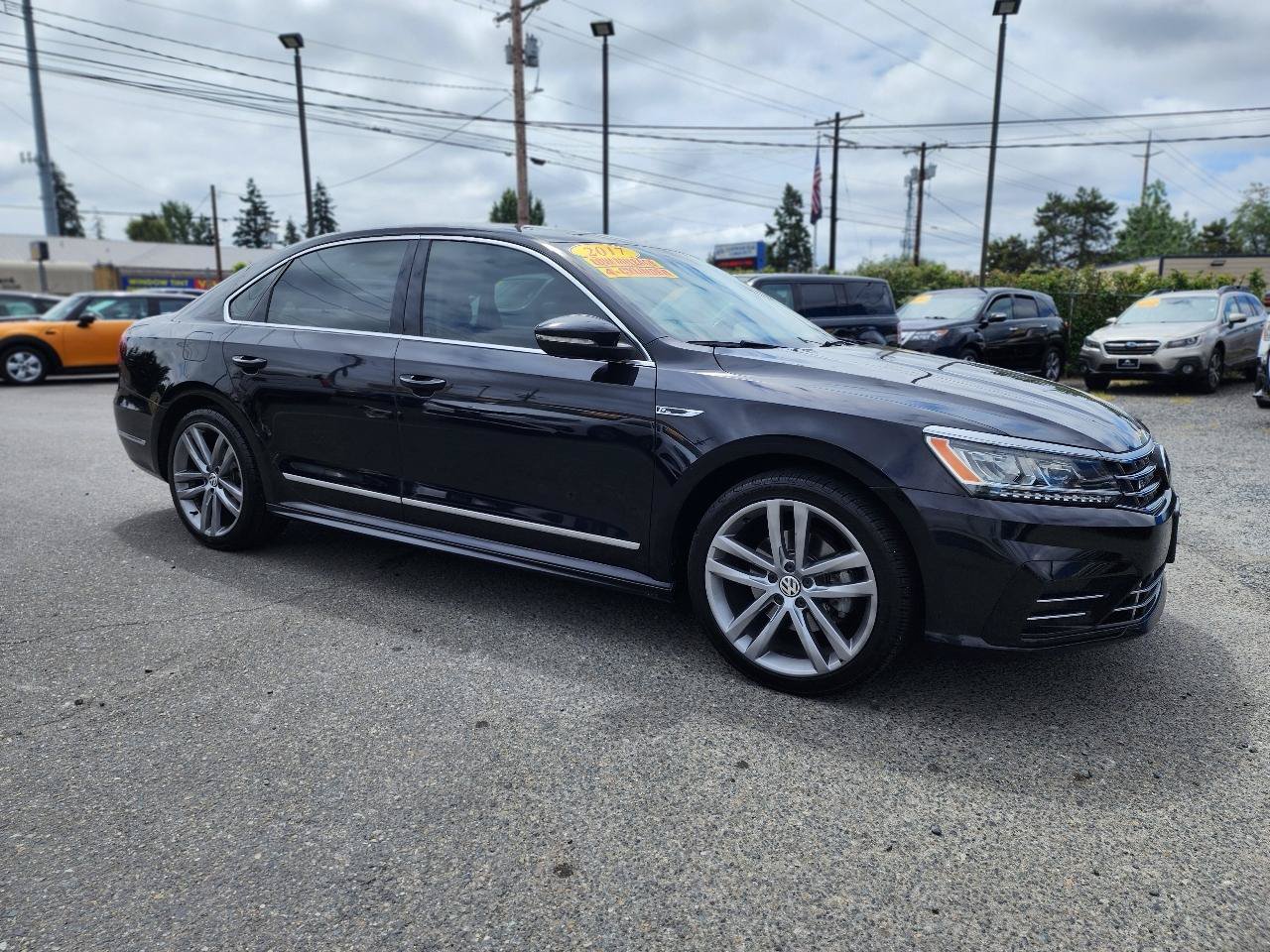 Used 2017 Volkswagen Passat 1.8T R-Line w/ R-Line Lighting Package FWD image 4