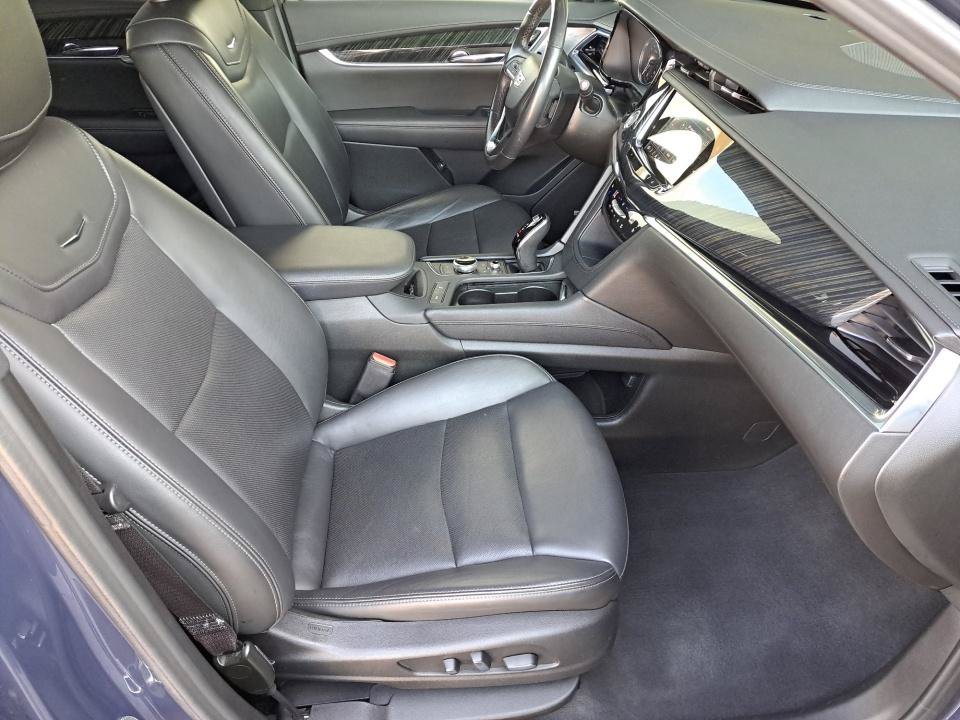 Used 2025 Cadillac XT6 Premium Luxury FWD image 14