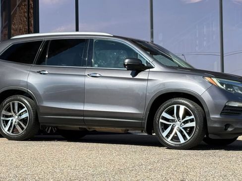 Used 2017 Honda Pilot Touring image 16