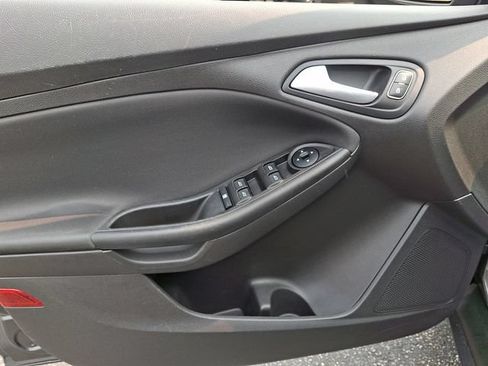 Used 2017 Ford Focus SE FWD image 12