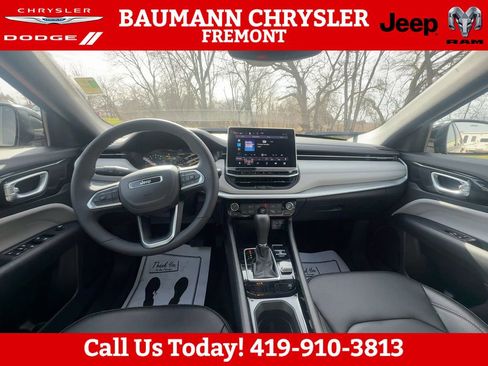 Used 2025 Jeep Compass Limited AWD/4WD image 17