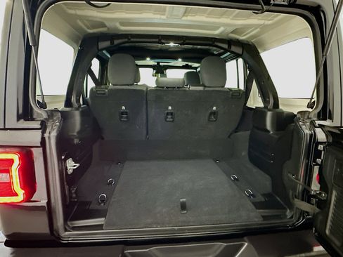 Used 2025 Jeep Wrangler Sahara w/ Safety Group image 29