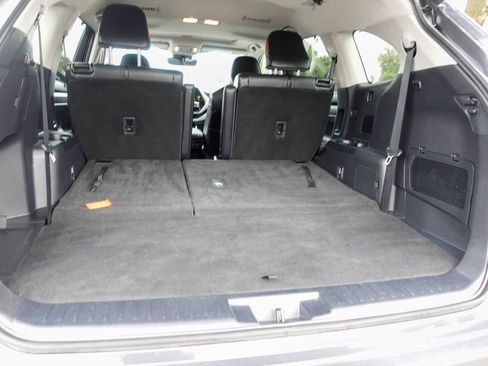 Used 2021 Toyota Highlander XLE image 30