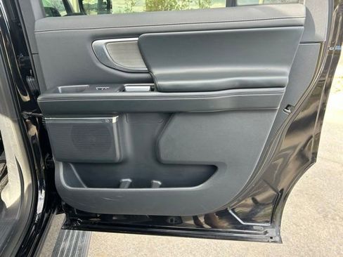 Used 2025 Ford Expedition Max Platinum AWD/4WD image 31