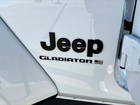New 2025 Jeep Gladiator Sport w/ Premium Package image 12