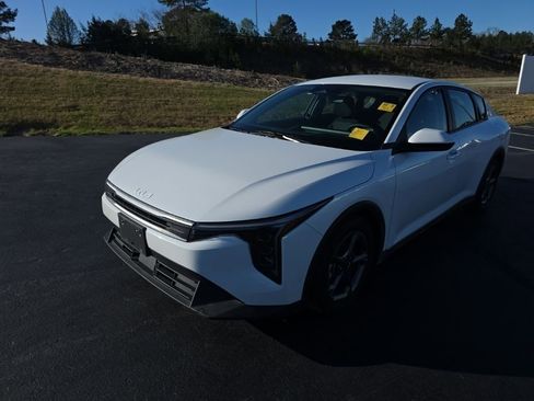 Used 2025 Kia K4 LXS image 2