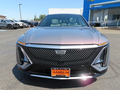 Used 2024 Cadillac Lyriq Luxury AWD/4WD image 2