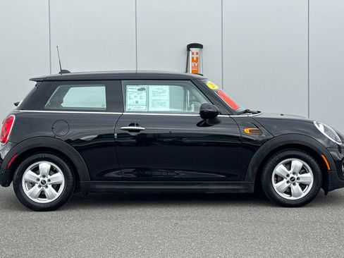 Used 2019 MINI Cooper 2-Door Hardtop image 6