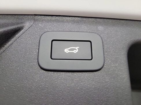 New 2025 Land Rover Discovery Sport S image 30