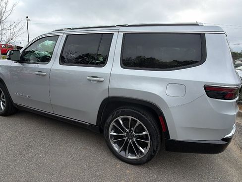 Used 2024 Jeep Wagoneer Series III w/ Premium Group I image 10