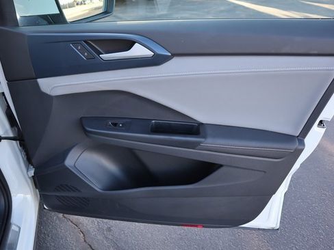 Used 2024 Volkswagen Taos SE image 18