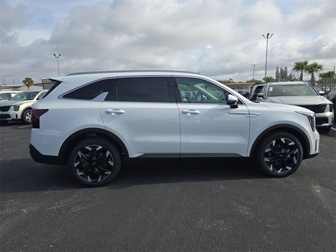 New 2026 Kia Sorento SX image 9