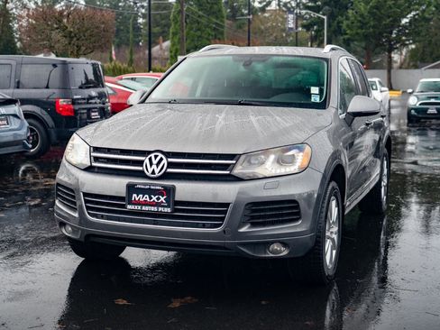Used 2014 Volkswagen Touareg Sport image 4